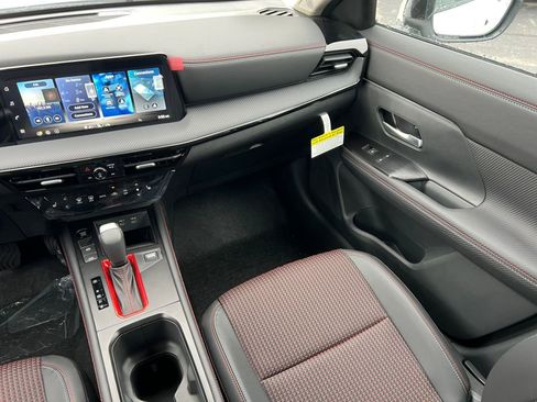 New 2026 Nissan Kicks SR w/ SR Premium Package image 31