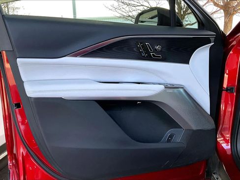 Used 2025 Cadillac Lyriq Sport image 21