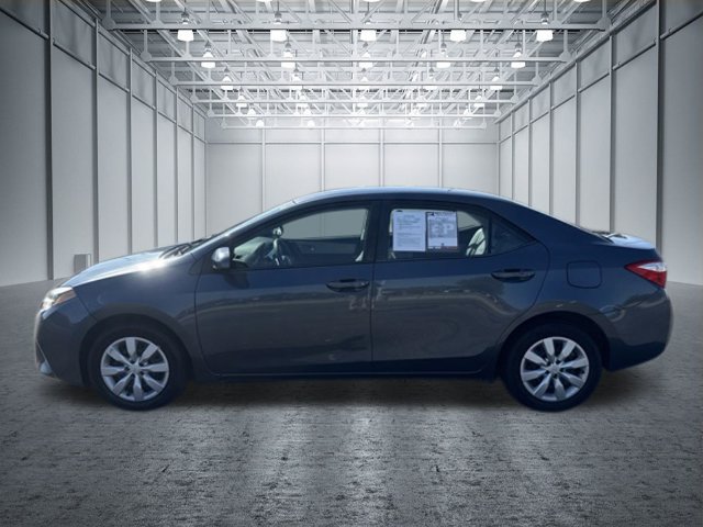 Used 2015 Toyota Corolla LE FWD image 2