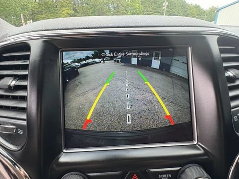 Used 2018 Jeep Grand Cherokee Laredo AWD/4WD image 22