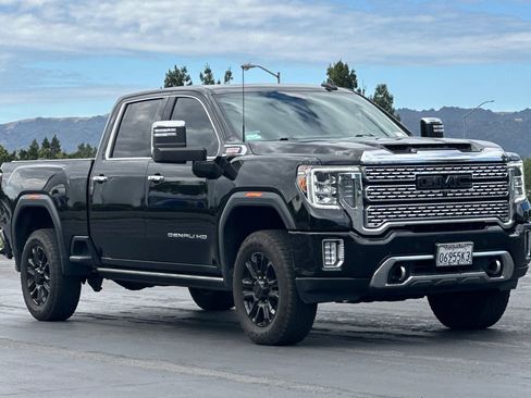 Used 2022 GMC Sierra 2500 Denali w/ Denali Black Diamond Edition AWD/4WD image 2
