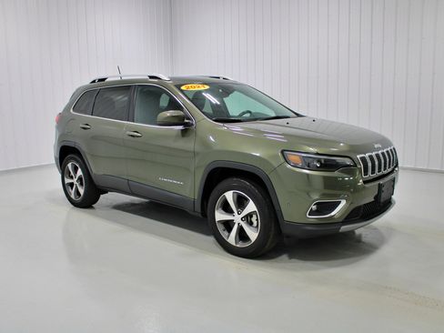 Used 2021 Jeep Cherokee Limited AWD/4WD image 3