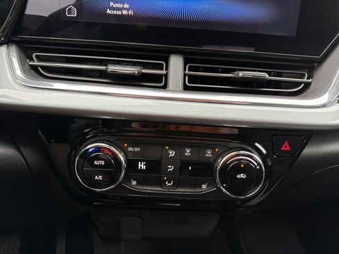 Used 2024 Chevrolet Trax LT w/ Driver Confidence Package image 20