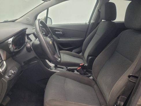 Used 2020 Chevrolet Trax LS w/ Tint and Cruise Package AWD/4WD image 17