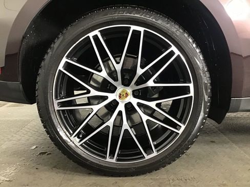 Certified 2023 Porsche Macan Turbo image 13