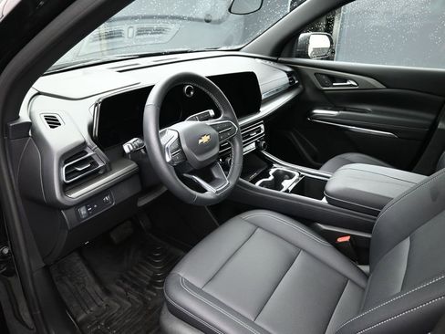 Certified 2025 Chevrolet Traverse LT w/ Sun and Wheel Package image 13