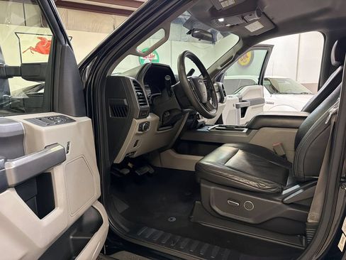 Used 2019 Ford F250 XLT w/ XLT Premium Package AWD/4WD image 25
