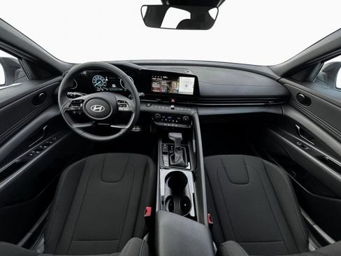 New 2025 Hyundai Elantra SEL image 13