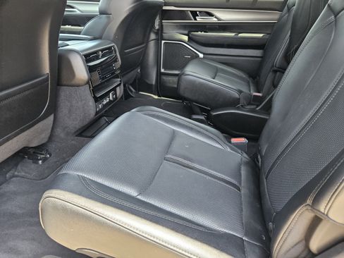Used 2024 Jeep Wagoneer Series II w/ Convenience Group I AWD/4WD image 22