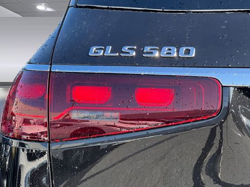 New 2026 Mercedes-Benz GLS 580 4MATIC image 12