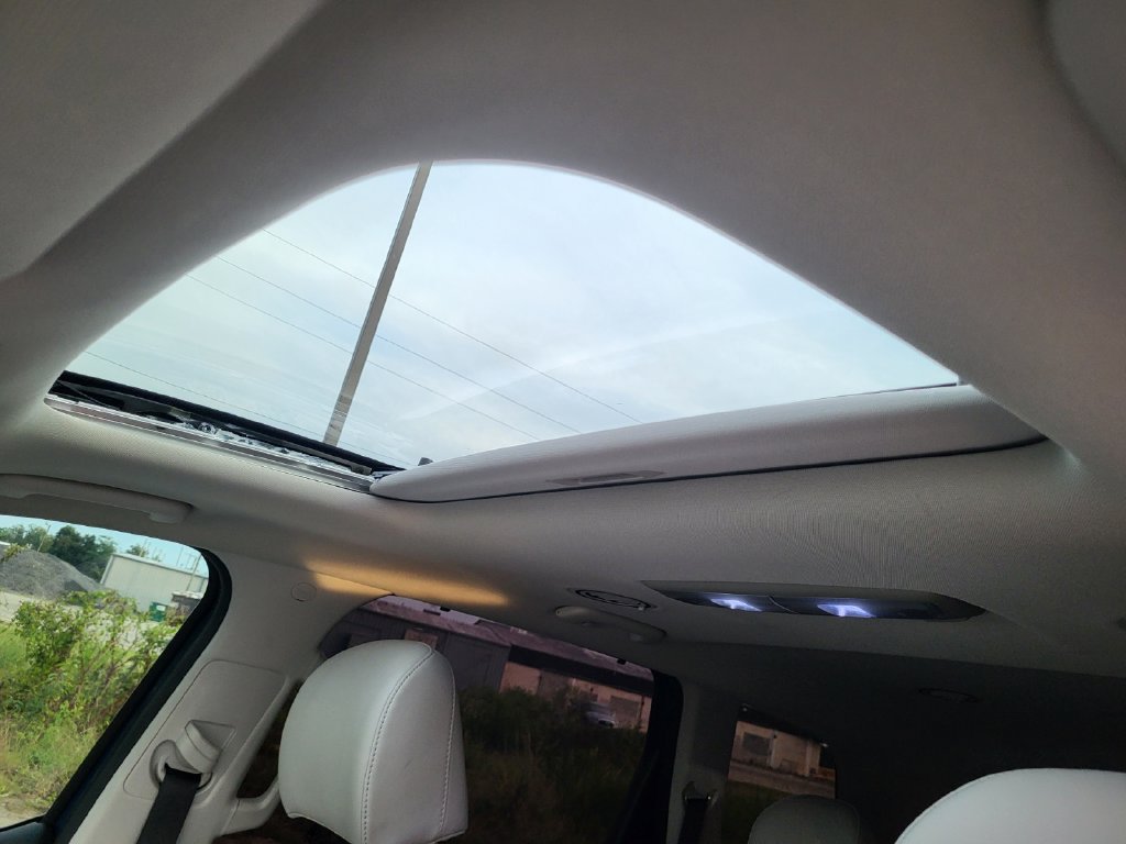Used 2024 Kia Telluride EX w/ EX Captain's Chair Package FWD image 12