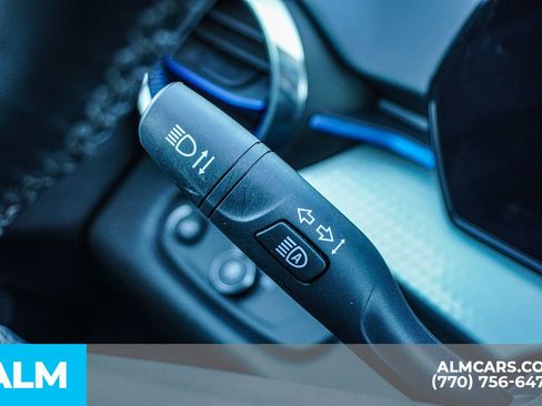 Used 2025 Chevrolet Trax LT w/ LT Convenience Package image 32