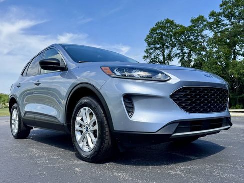 Used 2022 Ford Escape SE w/ Convenience Package AWD/4WD image 2