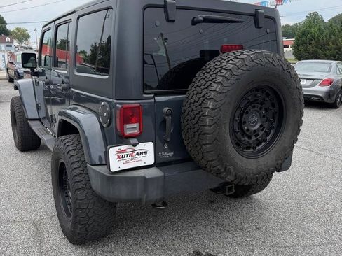 Used 2017 Jeep Wrangler Unlimited Sahara w/ Connectivity Group AWD/4WD image 6