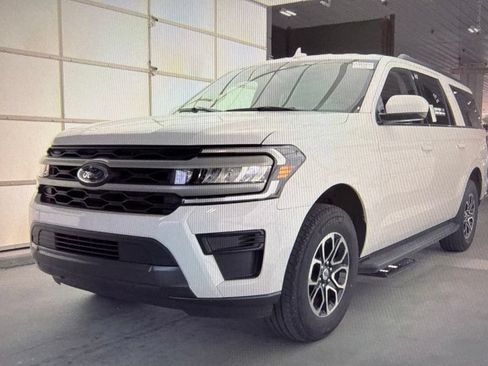 Used 2024 Ford Expedition Max XLT AWD/4WD image 2
