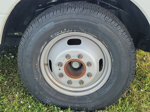 Used 2022 Ford F350 XL w/ Power Equipment Group image 9