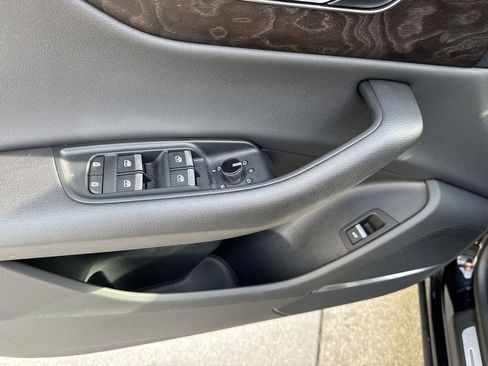 Used 2021 Audi Q8 Premium Plus w/ Premium Plus Package image 41