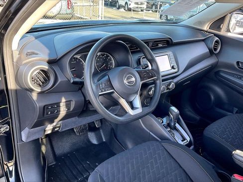 Used 2022 Nissan Kicks S image 12