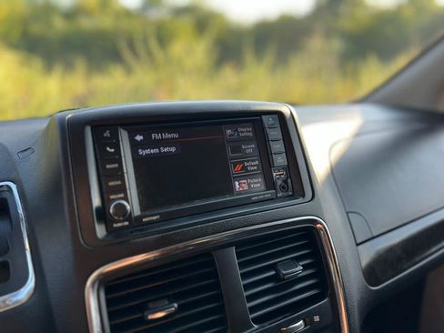 Used 2019 Dodge Grand Caravan SE image 18