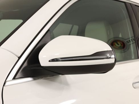 Used 2025 Mercedes-Benz GLB 250 4MATIC image 45