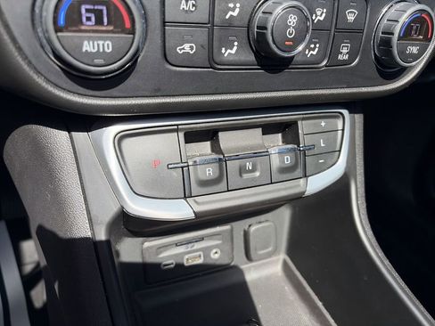 Used 2022 GMC Terrain SLT w/ Infotainment Package II AWD/4WD image 19