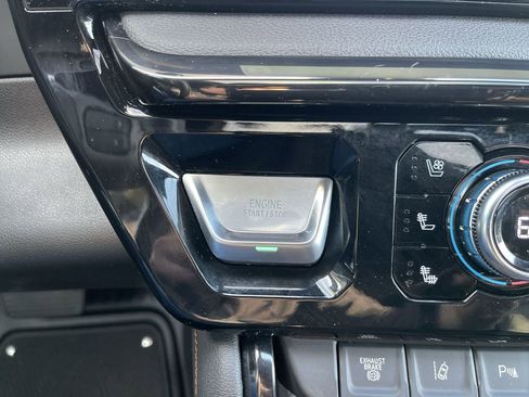 Used 2025 GMC Sierra 2500 AT4 w/ AT4 Premium Plus Package image 17