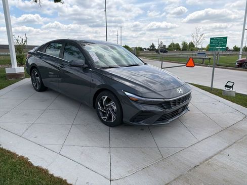 New 2026 Hyundai Elantra Limited FWD image 6