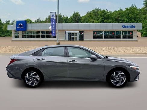 New 2026 Hyundai Elantra Limited image 9
