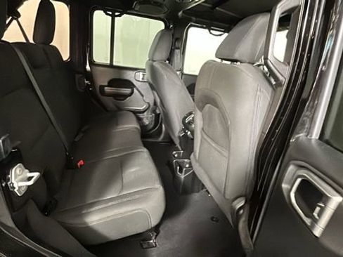 Used 2018 Jeep Wrangler Unlimited Sport S AWD/4WD image 28