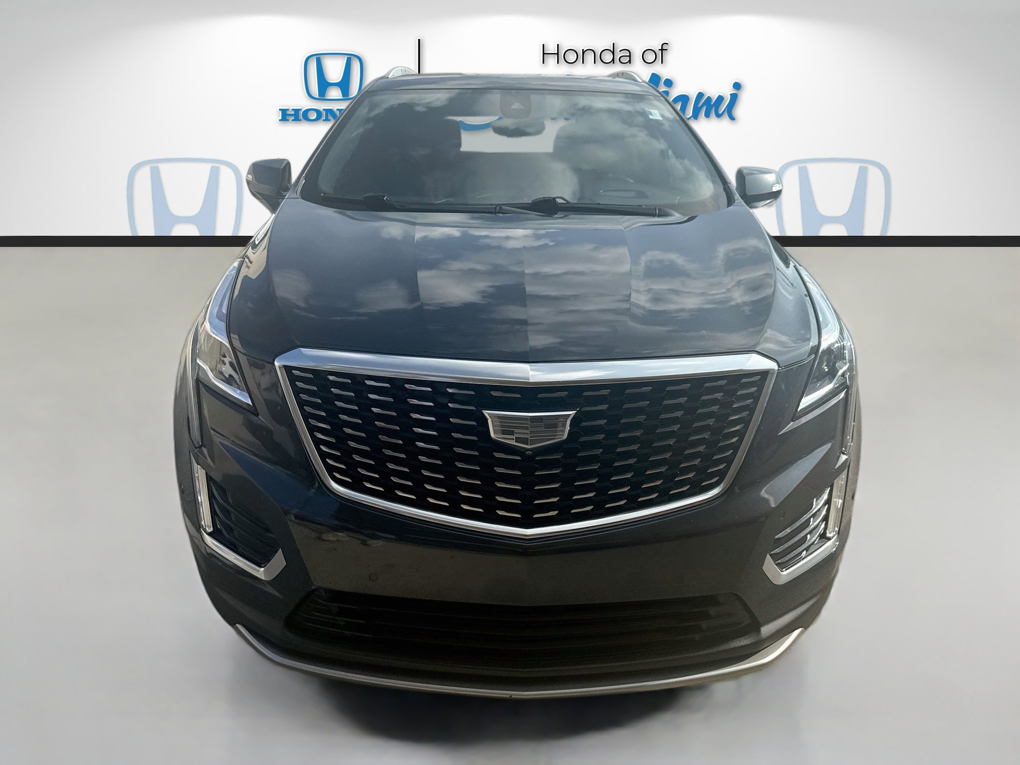 Used 2021 Cadillac XT5 Premium Luxury FWD image 2
