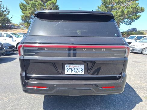 Used 2025 Lincoln Navigator Reserve AWD/4WD image 6