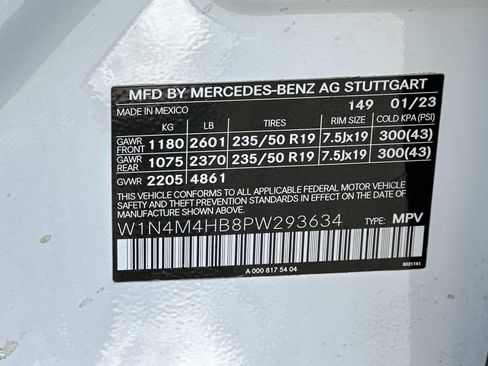 Used 2023 Mercedes-Benz GLB 250 4MATIC w/ Premium Package image 31