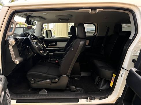 Used 2014 Toyota FJ Cruiser 4WD w/ Upgrade Package image 23