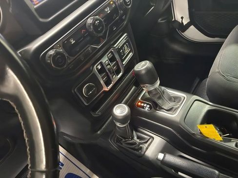 Used 2021 Jeep Wrangler Unlimited Sahara image 23