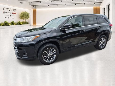 Used 2017 Toyota Highlander XLE FWD image 4