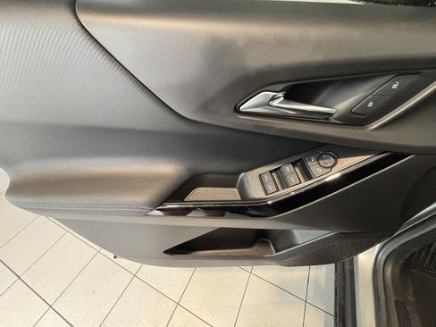 Used 2025 Chevrolet Equinox LT w/ Safety and Technology Package FWD image 10