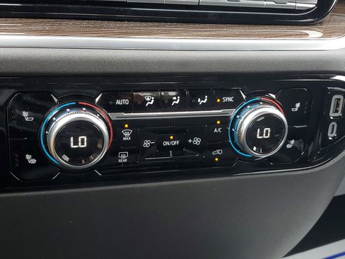 New 2025 GMC Sierra 1500 Elevation image 29