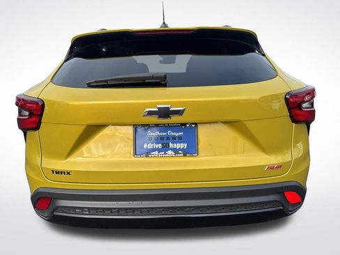 Used 2024 Chevrolet Trax RS w/ Sunroof Package image 6