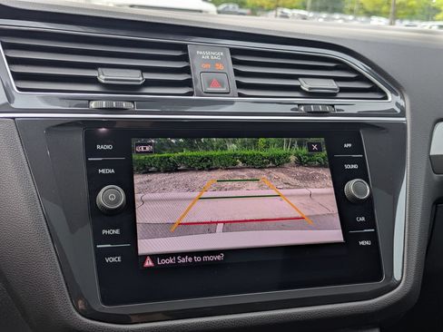 Used 2024 Volkswagen Tiguan SE w/ Panoramic Sunroof Package AWD/4WD image 23