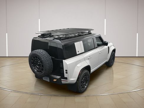 New 2026 Land Rover Defender 110 AWD/4WD image 33