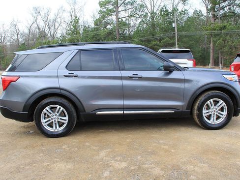 Used 2022 Ford Explorer XLT w/ Class IV Trailer Tow Package image 9