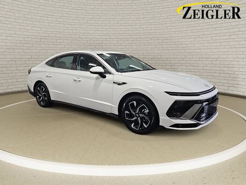 Used 2025 Hyundai Sonata SEL FWD image 3