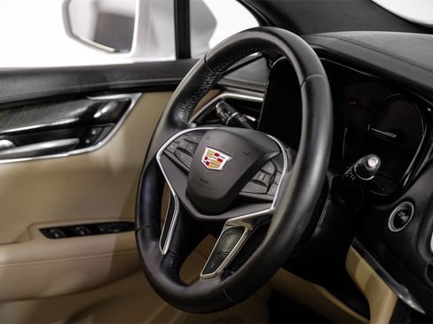 Used 2017 Cadillac XT5 FWD w/ LPO, Wheel Lock Package image 11