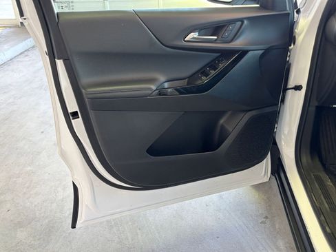 Used 2025 Chevrolet Equinox LT image 18