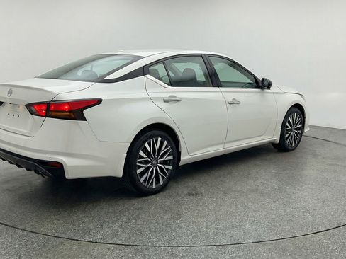 Used 2025 Nissan Altima 2.5 SV FWD image 9