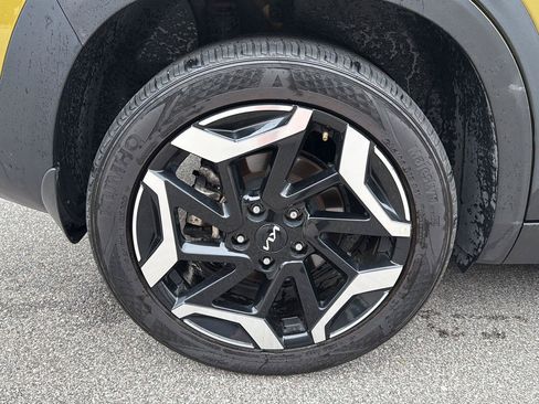 Used 2024 Kia Seltos SX w/ SX Sunroof Package AWD/4WD image 13