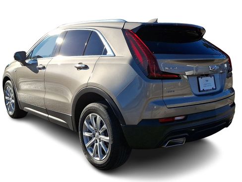 Certified 2023 Cadillac XT4 Luxury w/ Cold Weather Package image 3