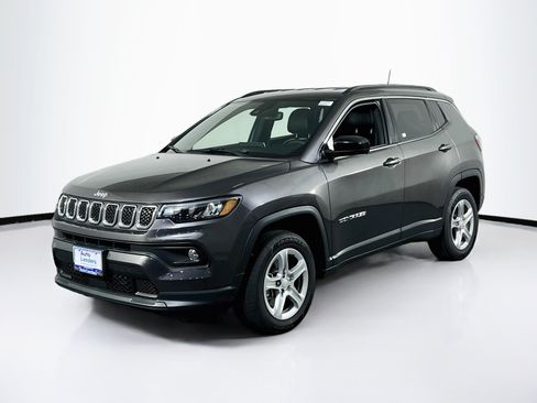 Used 2023 Jeep Compass Latitude w/ Convenience Group AWD/4WD image 1