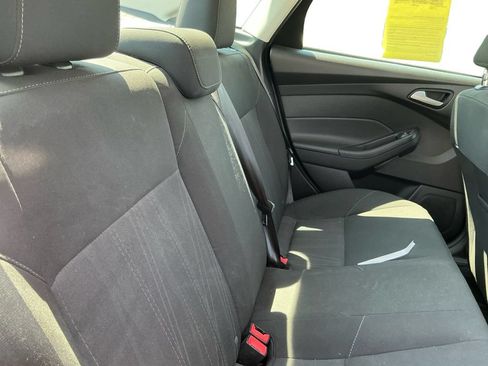 Used 2017 Ford Focus SE w/ Cold Weather Package FWD image 19
