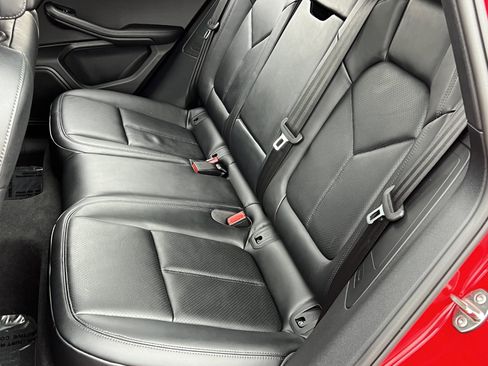 Certified 2025 Porsche Macan image 17